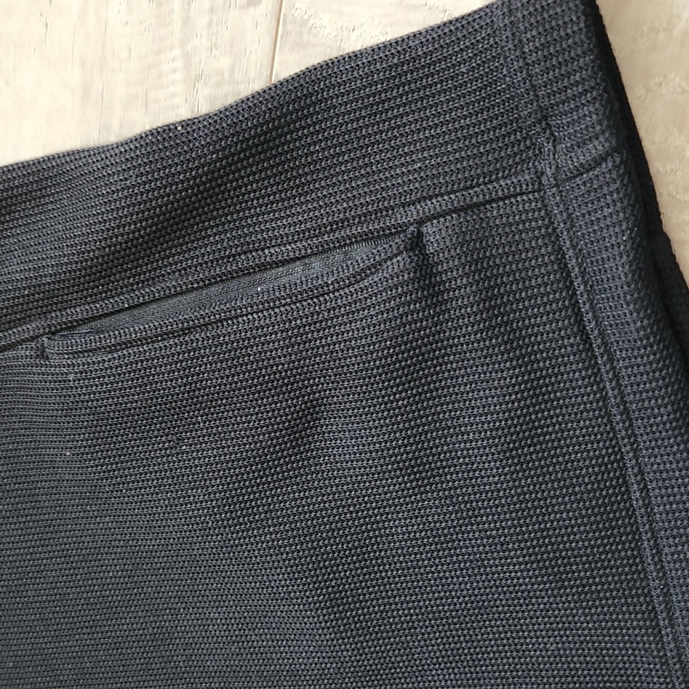 Izod Men's Black Pullover - Picture 3 of 5